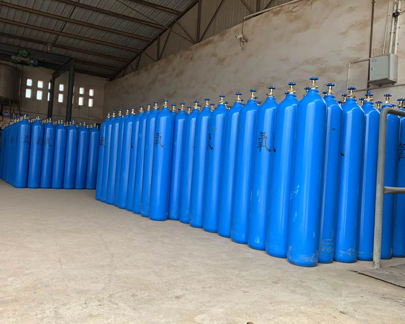 乙炔氣瓶必須放在通風(fēng)良好，無直射陽光的室外