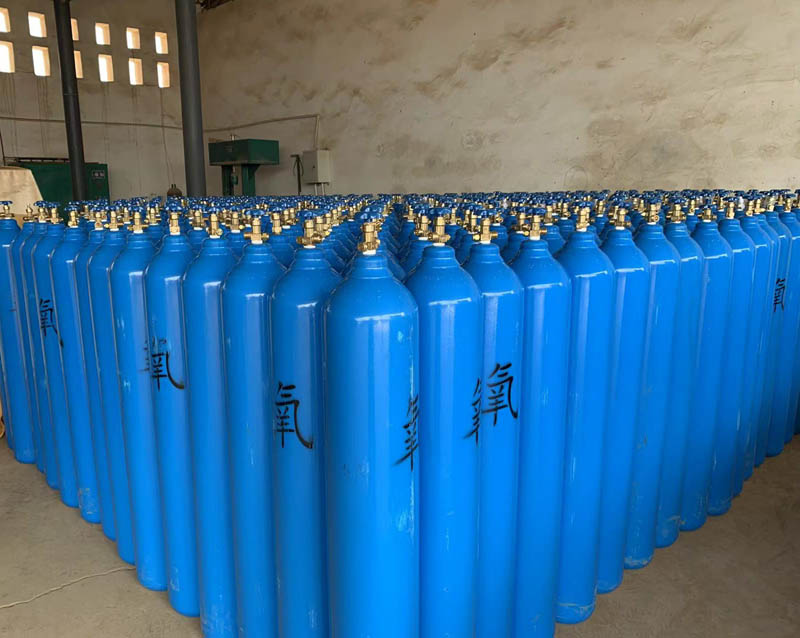長(zhǎng)途運(yùn)輸氣瓶應(yīng)文明裝卸、妥善固定、分類裝運(yùn)